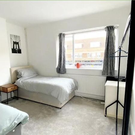 4 Bedroom Property Close To The Harry Potter Studio And Watford Junction Eksteriør billede